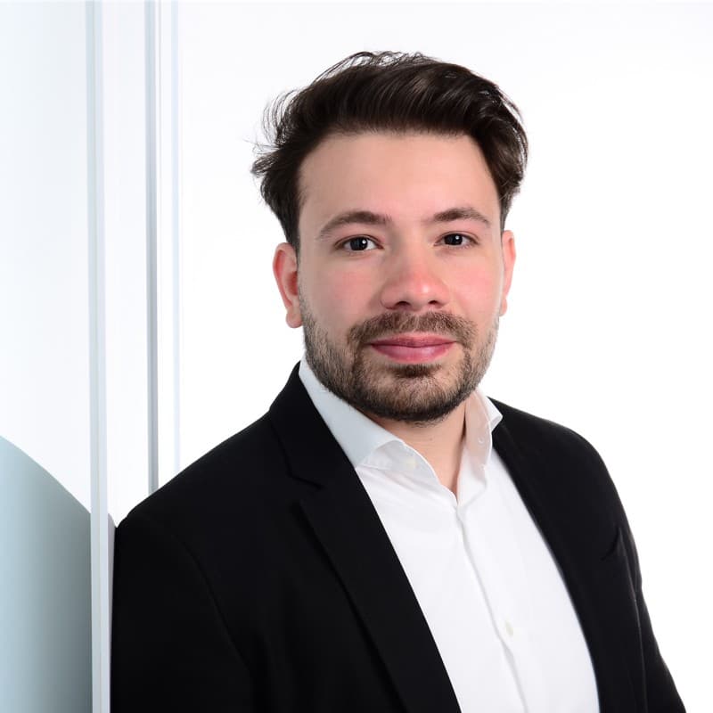 Porträt von Enes Özdin, Kfz-Sachverständiger